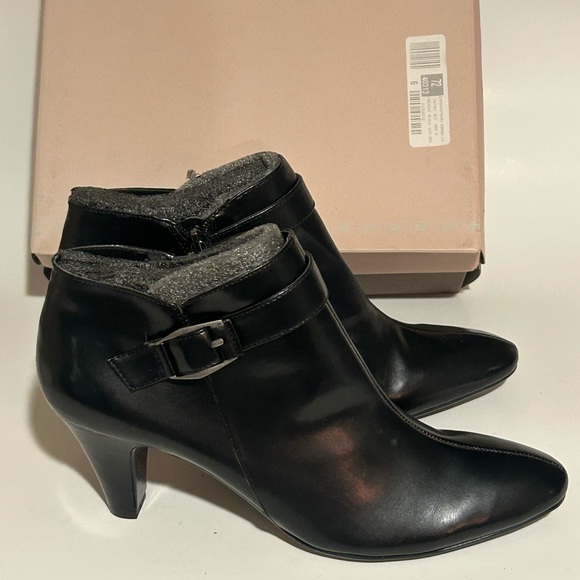Bandolino Black Ankle Boots - Picture 6 of 6
